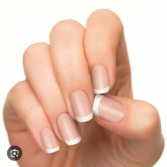 Color Street: Meet Me in Paris | White French Tips Classic Minimalist Neutral - Picture 10 of 12